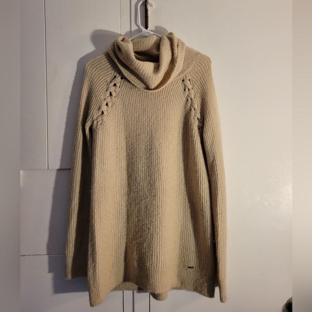 NWT HOLLISTER CREME SWEATER